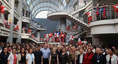 Akdeniz Üniversitesi Hastanesi'nde yeni yıl coşkusu