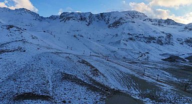 Akdeniz'in incisi Davraz Kayak Merkezi kar hasretiyle sezona başladı