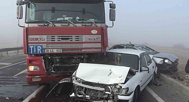 Aksaray'da 5 araçlı zincirleme 'sis' kazası: 1 yaralı