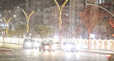 Aksaray'da beklenen kar yağışı başladı