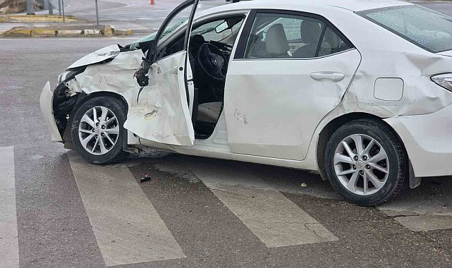 Aksaray'da tır ile otomobil çarpıştı: 4'ü hakem 5 yaralı