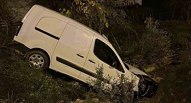 Alanya'da kamyonet şarampole yuvarlandı: 1 yaralı