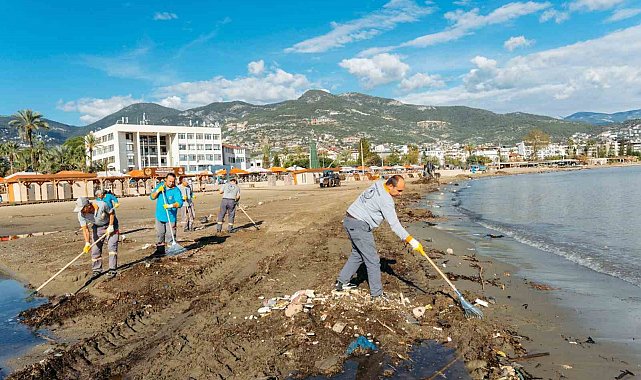 Alanya'da yağışın izleri silinmeye çalışılıyor