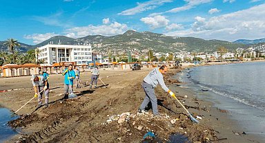 Alanya'da yağışın izleri silinmeye çalışılıyor