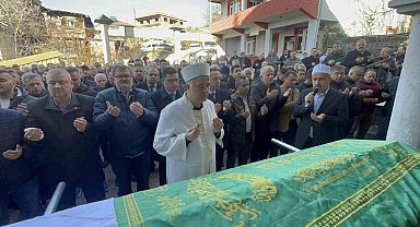 Alaplı İlçe Milli Eğitim Müdürü annesinin cenaze namazını kıldırdı
