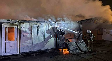 Alevlere teslim olan 6 konteyner yandı