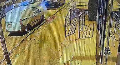 Alkollü sürücü, park halindeki araca çarparak takla attı; o anlar kamerada