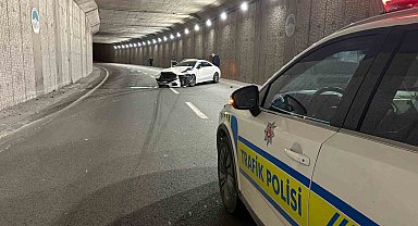 Alkollü sürücünün karıştığı kazada lüks otomobil pert oldu