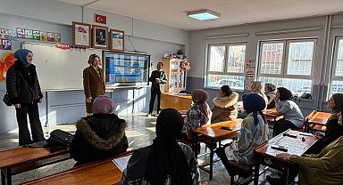 Altıntaş'ta Aile Okulu Kursu devam ediyor