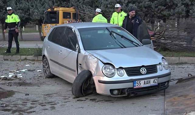 Amasya'da iki otomobil çarpıştı: 3 yaralı