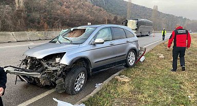 Amasya'da lastiği patlayan otomobil takla attı: 3 yaralı