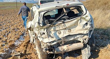 Amasya'da otomobil ile SUV araç çarpıştı: 8 yaralı