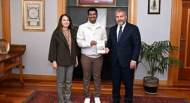 Anadolu Üniversitesi uluslararası öğrencisi 9'ncu Uluslararası Öğrenciler Kongresi'nden ödülle döndü