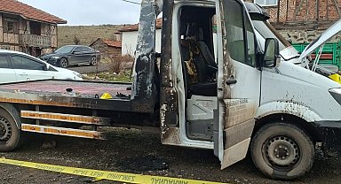 Ankara'da 4 araç kundaklandı: O anlar kamerada