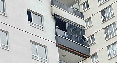 Ankara'da ev yangınında mahsur kalan anne ile oğlu kurtarıldı