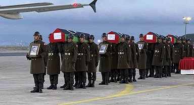 Ankara'da uçak kazasında hayatını kaybeden Libyalı askerler resmi törenle ülkelerine uğurlandı