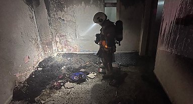 Antakya'da metruk bina yangını