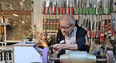 Antalya'da bıçak bileme ustası mesleğini yaşatıyor, 50-60 bin liraya çırak bulamıyor
