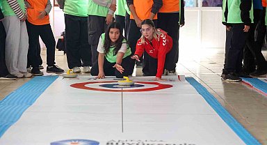 Antalya'da kız çocukları Floor Curling ile tanıştı