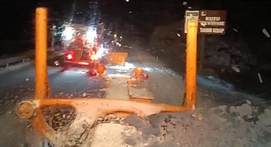 Antalya'da mevsimin ilk karı yağdı, Antalya-Konya karayolu beyaza büründü