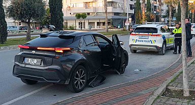 Antalya'da motosiklet ile otomobil çarpıştı: 2 yaralı