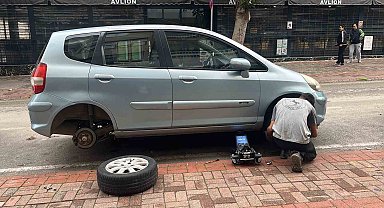 Antalya'da park halindeki yaklaşık 20 aracın lastikleri kesildi