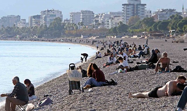 Antalya'nın gecesi kış, gündüzü yaz: "Akşam soba yaktık, gündüz güneşleniyoruz"