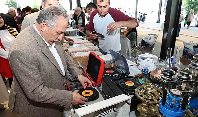 Antikacılar kendi yerinde kendi gününde
