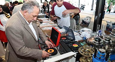 Antikacılar kendi yerinde kendi gününde