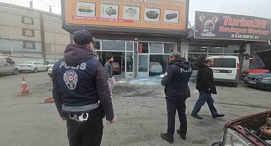 Aracın LPG tankı patladı: 3 yaralı