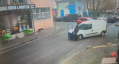 Aracın yayaya çarptığı anlar kameraya yansıdı