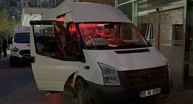 Aracında silahlı saldırıya uğrayan dolmuş şoförü hastanelik oldu