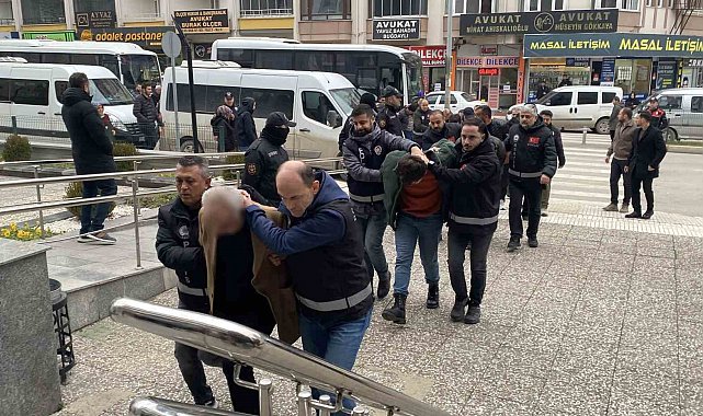 Aracını satmak isteyen vatandaşları milyonlarca lira dolandıran şebekeye 5 ilde operasyon: 14 gözaltı