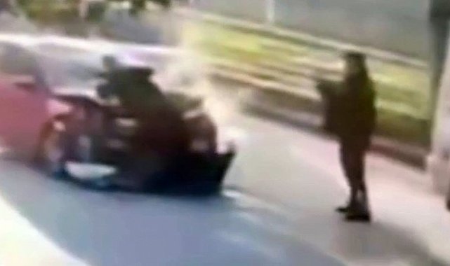 Araçla çarparak yaraladığı polis memurunun fotoğrafını çekip kayıplara karıştı