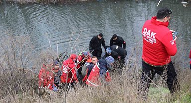 Arandığı yerden 2 kilometre ötede bulunan öğretmenin cenazesi otopsi için morga kaldırıldı