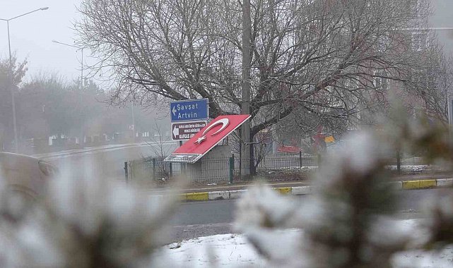 Ardahan eksi 15 dereceyle buz kesti