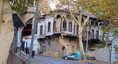 Asırlık tarihi evler restorasyon bekliyor