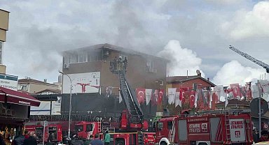 Ataşehir'de korkutan yangın: Mahsur kalan iki kişi kurtarıldı