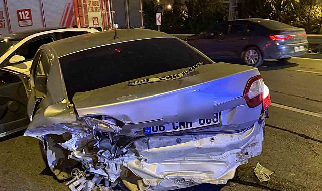 Avcılar'da trafik kazasında 2 kişi yaralandı, sürücü olay yerinden kaçtı