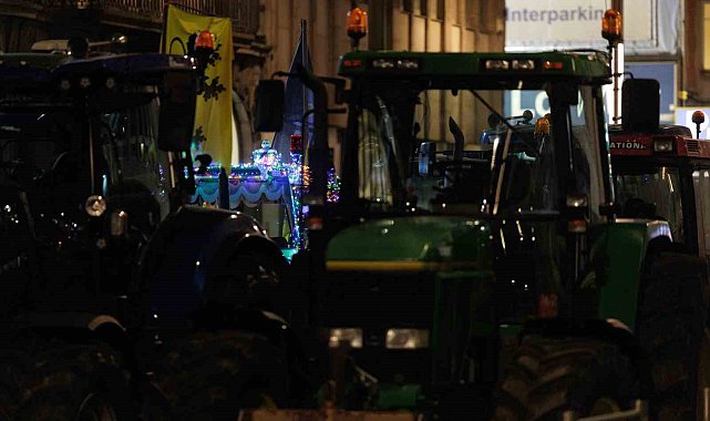 Avrupalı çiftçilerden AB zirvesinin yapıldığı Brüksel'de traktörlü protesto
