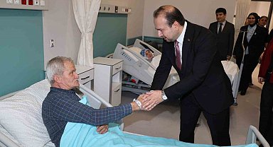 Aydın İl Sağlık Müdürü Şenkul, hastanenin ilk yatan hastaları ile bir araya geldi