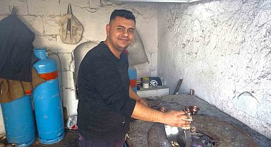 Baba-oğul kalaycılık mesleğini yaşatmaya çalışıyor