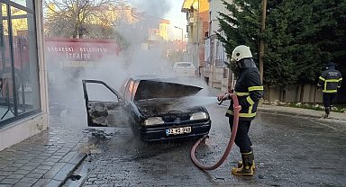 Babaeski'de otomobil cayır cayır yandı