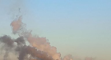 Bacadan çıkan simsiyah duman vatandaşı tedirgin etti