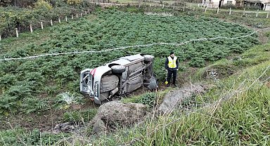 Bafra'da otomobil tarlaya uçtu