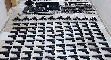 Bagajdan silah deposu gibi 90 adet ruhsatsız tabancı çıktı