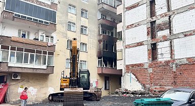 Bahçelievler'de 6 katlı binada yangın çıktı, içeride mahsur kalanları itfaiye kurtardı