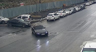 Bahçelievler'de trafik saatinde drift dehşeti kamerada