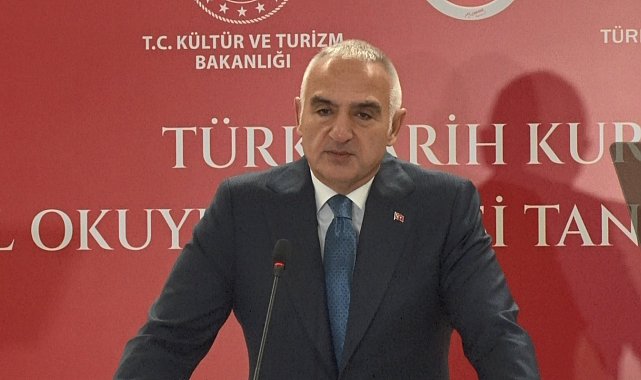 Bakan Ersoy: "Genel Okuyucu Dizisi' ile başlatılan 100 kitaplık proje, özellikle gençlerin 'tarih sıkıcı ve anlaşılmazdır' algısını kıracak"