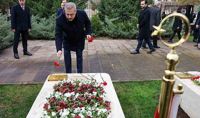 Bakan Fidan, 16.Büyükelçiler Konferansı öncesi Dışişleri Şehitliği'ni ziyaret etti